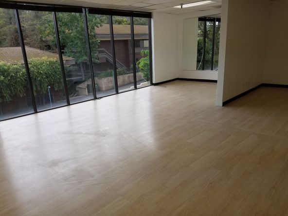 GOOD LOOKING OFFICE, NEW WOOD FLOORING. EASY LEASE